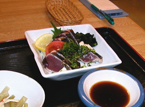 はい、お目当ての鰹のタタキ