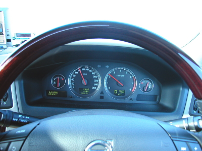 100km/hの定速走行、装置作動中。
