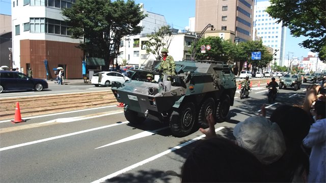 82式指揮通信車